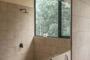 Luxury Cottage, 3 Bedrooms | Bathroom | Shower, rainfall showerhead, towels, soap - Maze Lodge (Puerto Jiménez)