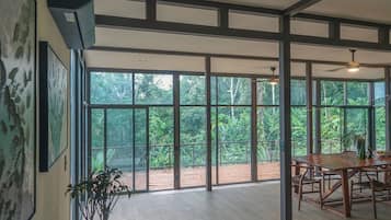 Luxury Cottage, 3 Bedrooms | In-room dining