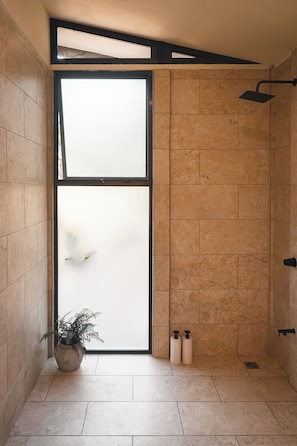 Deluxe Bungalow, Garden View | Bathroom
