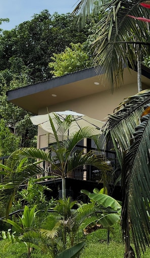 Comfort-hús á einni hæð - 1 stórt tvíbreitt rúm - útsýni yfir garð | Rúmföt úr egypskri bómull, rúmföt af bestu gerð