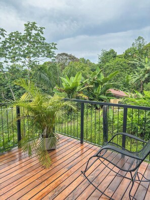 Comfort bungalow, 1 kingsize bed, uitzicht op tuin | Terras