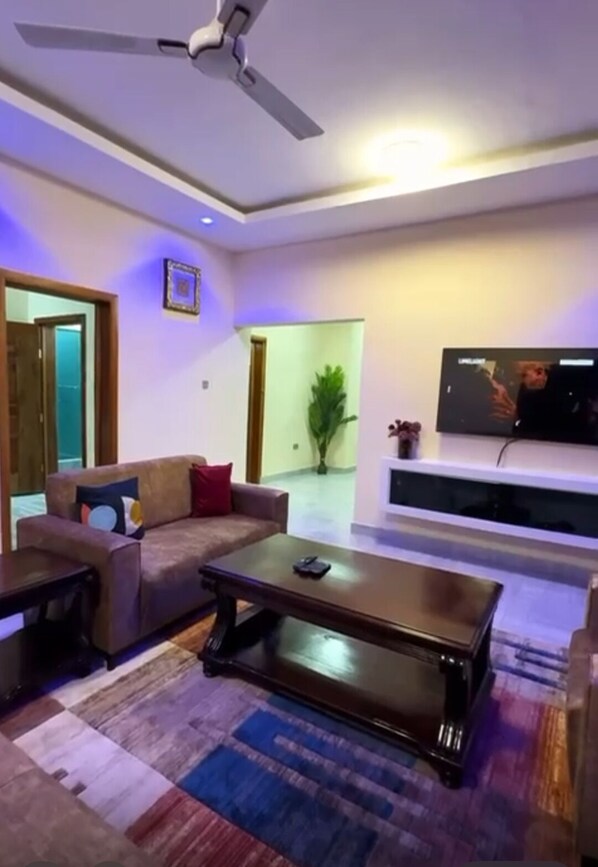 Living area - Bam4 Rentals (EAST LAGON)
