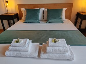 2 bedrooms, iron/ironing board, travel cot, free WiFi