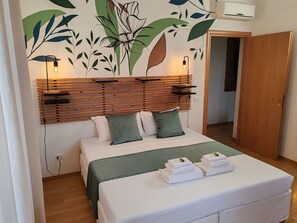 2 bedrooms, iron/ironing board, travel cot, free WiFi