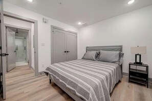 2 chambres, fer et planche à repasser, Wi-Fi, draps fournis