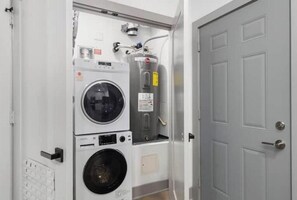 Interior - NEW Central APT 1B/1B studio MED Center/Museum Dis (Houston)