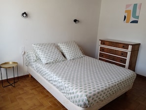 3 bedrooms, iron/ironing board