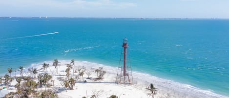 Espreguiçadeiras, toalhas de praia