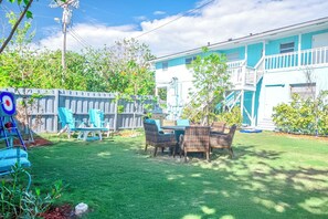 Outdoor dining - Seahorse Suites #2. Fun,Beach, Games, Memories! (Sanibel)