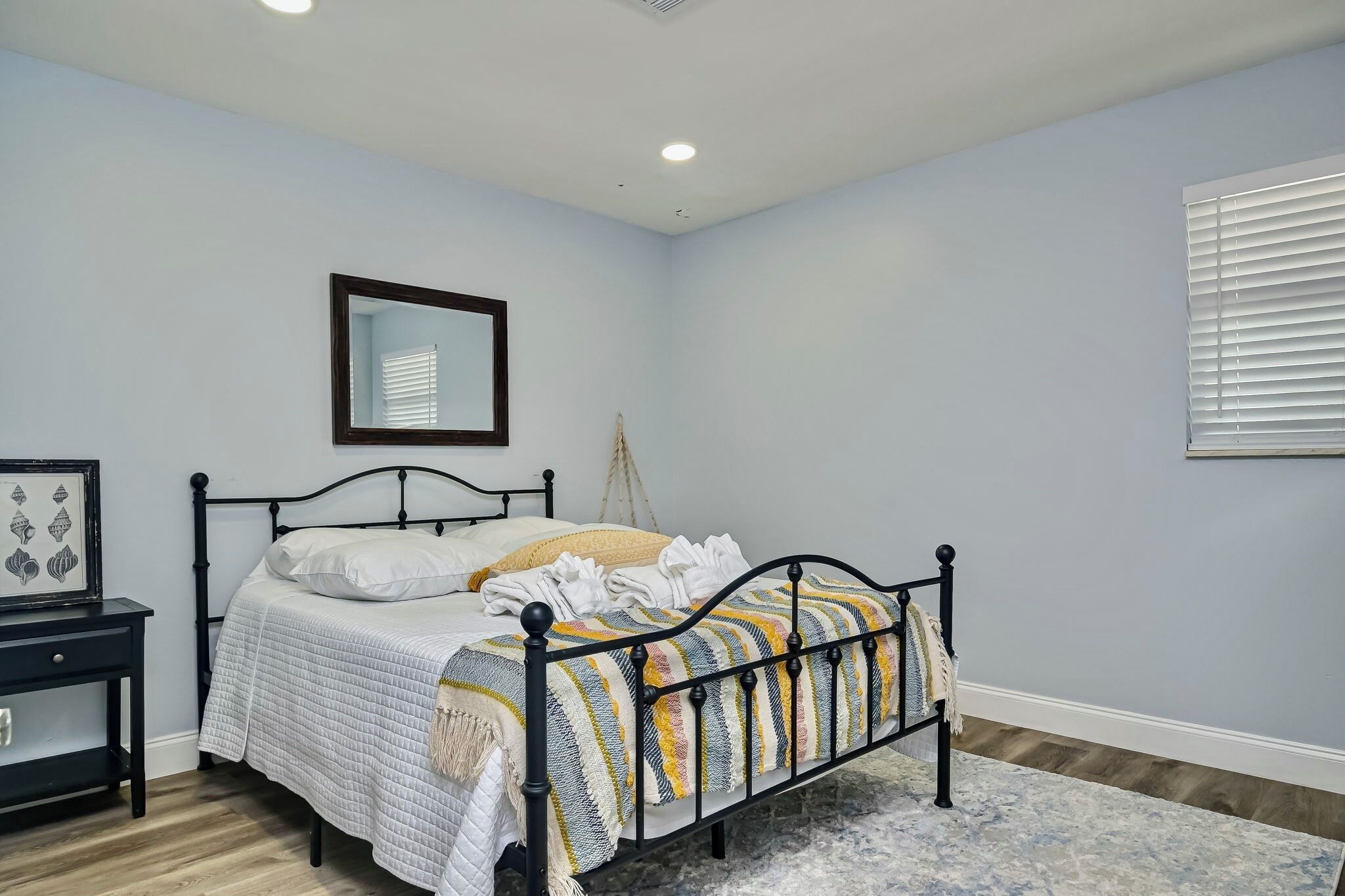 2 多间卧室、免费 WiFi、床单