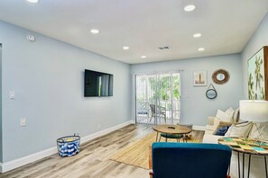 Smart TV - Seahorse Suites #2. Fun,Beach, Games, Memories! (Sanibel)