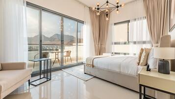 4 chambres, coffres-forts dans les chambres, fer et planche Ă repasser