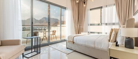 4 chambres, coffres-forts dans les chambres, fer et planche Ă repasser