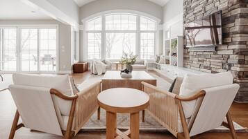 Tv, pejs, dvd-afspiller