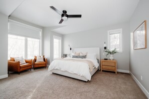 4 bedrooms, iron/ironing board, WiFi, bed sheets