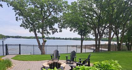 Executive Long Lake Home, Detroit Lakes