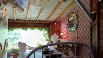 5 slaapkamers, een strijkplank/strijkijzer, wifi, beddengoed