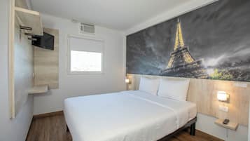 Basic Room, 1 Double Bed | Laptop workspace, free WiFi