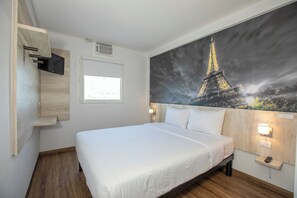 Eenvoudige kamer, 1 tweepersoonsbed | Een laptopwerkplek, gratis wifi