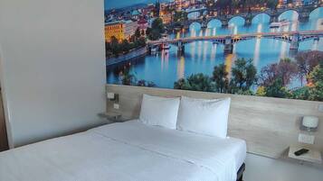 Basic Room, 1 Double Bed | Laptop workspace, free WiFi