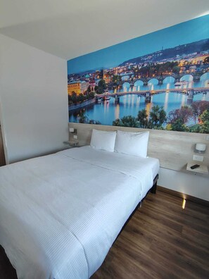 Basic Room, 1 Double Bed | Laptop workspace, free WiFi - Hotel hi Tecnológico Garza Sada (Monterrey)