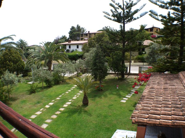 Property grounds - First Floor in Costa Rei, sleeps 4, 500 meters from the beach (costa rei)