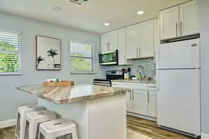 Microwave, oven, stovetop, coffee/tea maker - Seahorse Suites #1. Pet Friendly Beach HAVEN! (Sanibel)