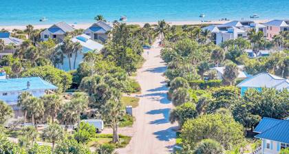 Seahorse Suites #1. Pet Friendly Beach HAVEN!