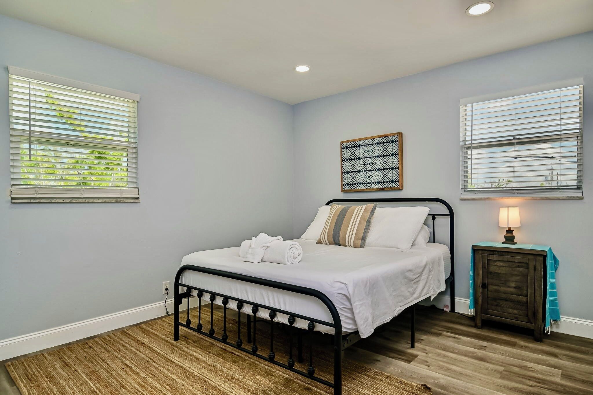 2 多间卧室、免费 WiFi、床单