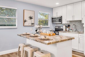 Microwave, oven, stovetop, coffee/tea maker - Seahorse Suites #1. Pet Friendly Beach HAVEN! (Sanibel)