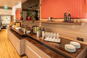 Daily buffet breakfast for a fee - Stadthotel Raabs an der Thaya (Raabs An Der Thaya)