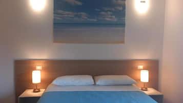 3 camere, una cassaforte in camera, una scrivania, ferro/asse da stiro