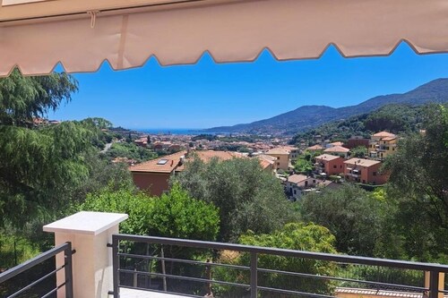 GREEN SEA RELAX - in the hills of the city and in the vicinity of the 5 Terre