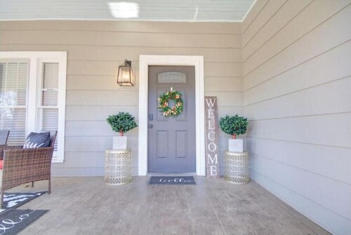 HSV/ DOWNTOWN MADISON- GORGEOUS HISTORIC BUNGALOW 