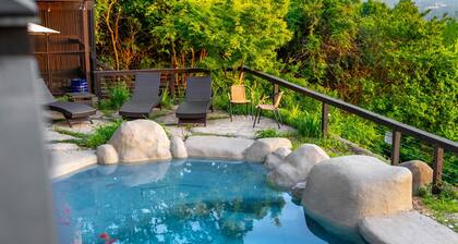 Luxury 4BR Private Resort Greenville SC w/ Pool-Hot Tub-Tennis/Pickleball & More