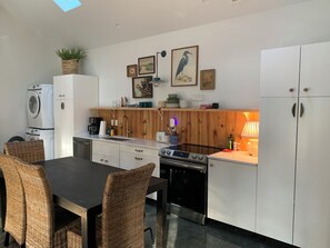 Private kitchen - Charming 2-bedroom house with WiFi, AC in marvelous Fernandina Beach (Fernandina Beach)