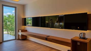 Classic Cottage, Garden View | Room amenity