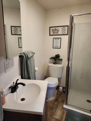 Towels, toilet paper - Charming cabin with WIFI and AC in delightful Show Low
Minimum 2 night stay. (Show Low)