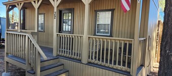 Charming cabin with WIFI and AC in delightful Show Low
Winter Rate 85.00 Nightly
