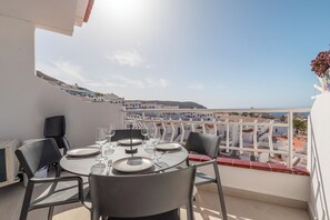 Outdoor dining - 2BR Luxury Seaview Apartment in Los Cristianos (Los Cristianos)