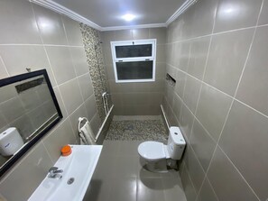 Toallas, jabón, papel de baño