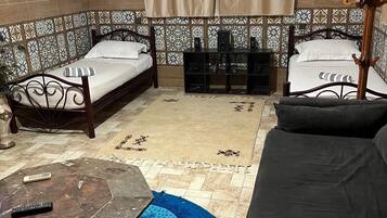 2 soverom, skrivebord, wi-fi (inkludert) og sengetøy