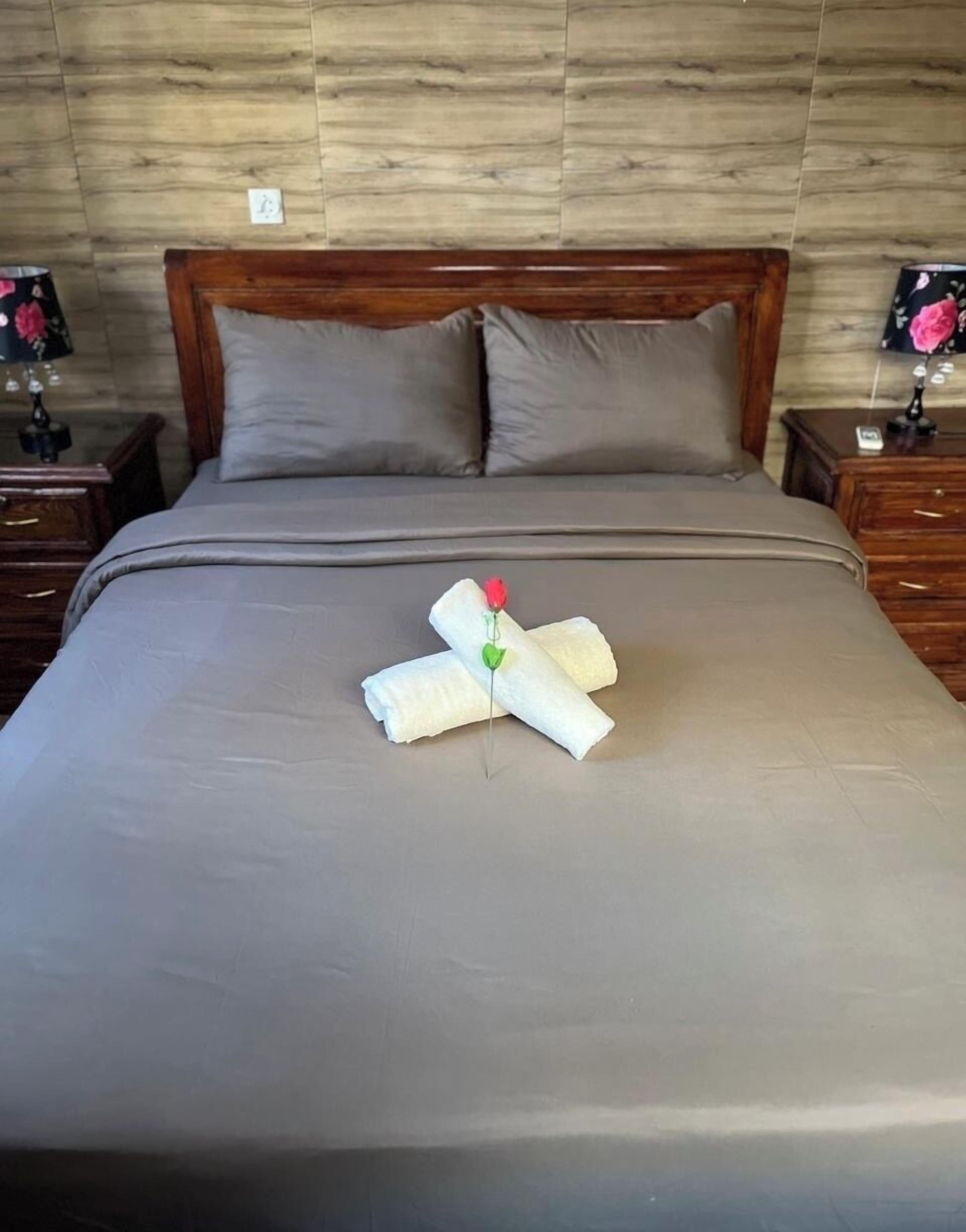 2 bedrooms, desk, free WiFi, bed sheets