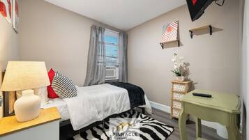 3 bedrooms, desk, iron/ironing board, free WiFi