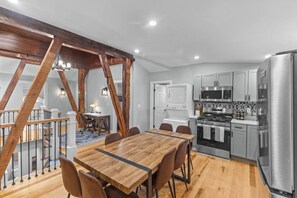 Fridge, microwave, oven, stovetop - Unique Top-Floor Apt in BTV (Burlington)