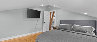 Unique Top-Floor Apt in BTV
