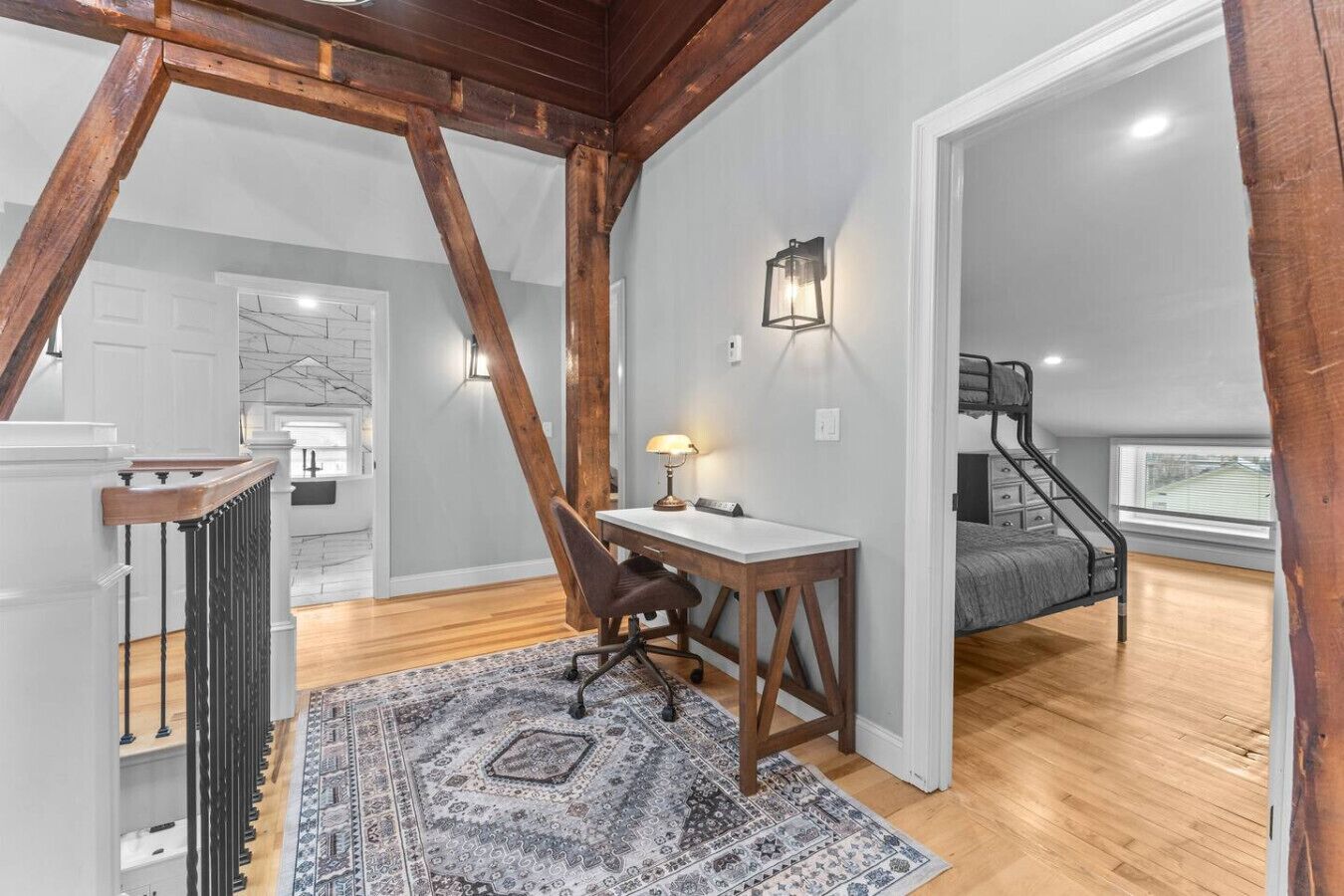 5 habitaciones, escritorio, tabla de planchar con plancha y wifi 