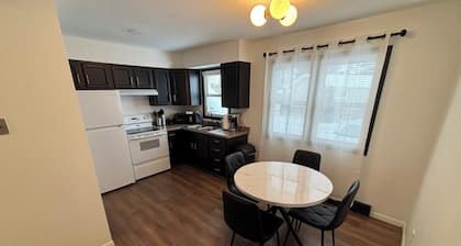 Cozy 2-bedroom condo with WiFi, AC in welcoming Grand Forks
