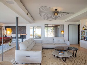 Fernseher, Stereoanlage