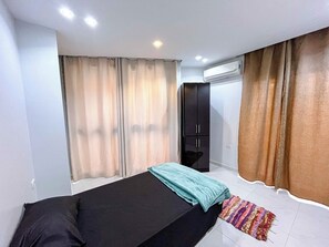 2 chambres, fer et planche à repasser, Wi-Fi, draps fournis